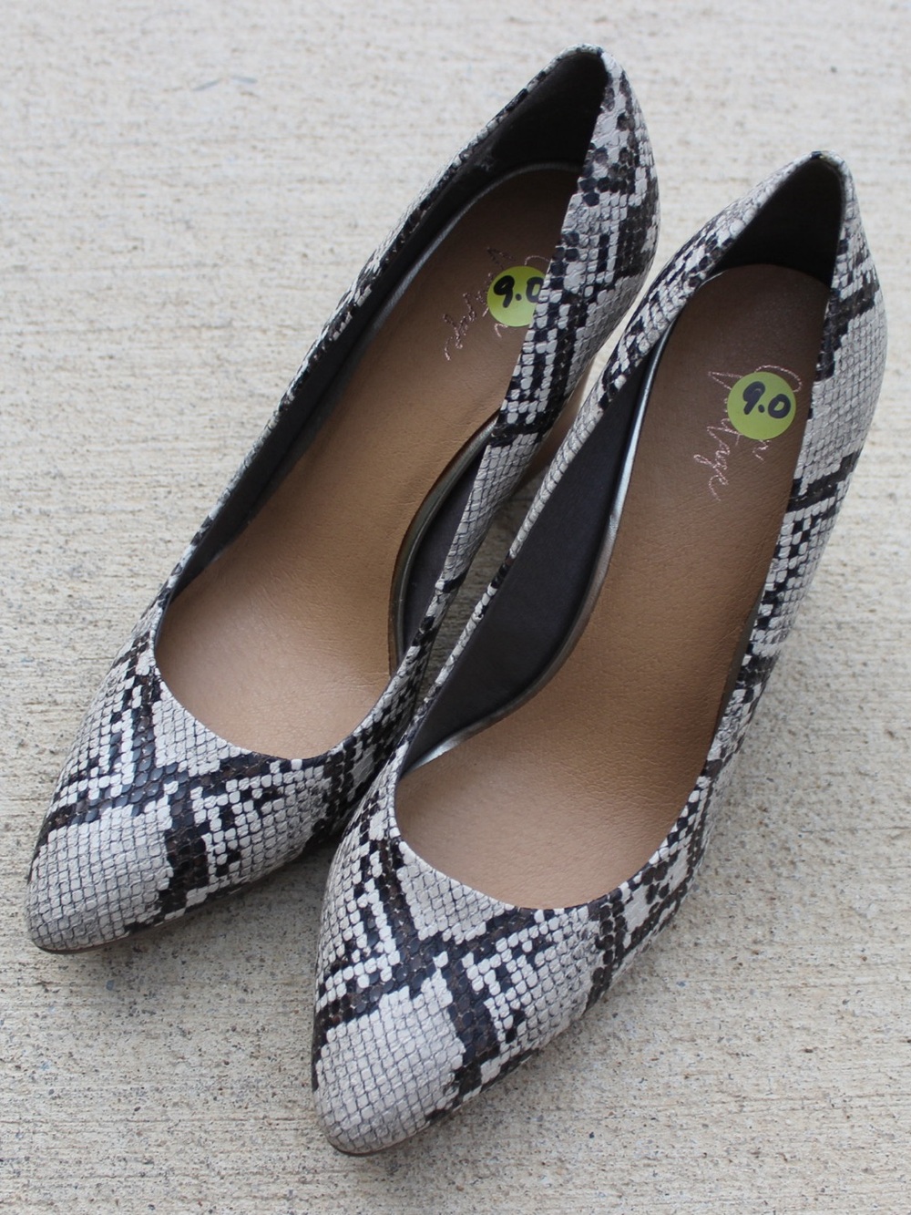 Crown Vintage Emmarose Snakeskin Pump Sz 9